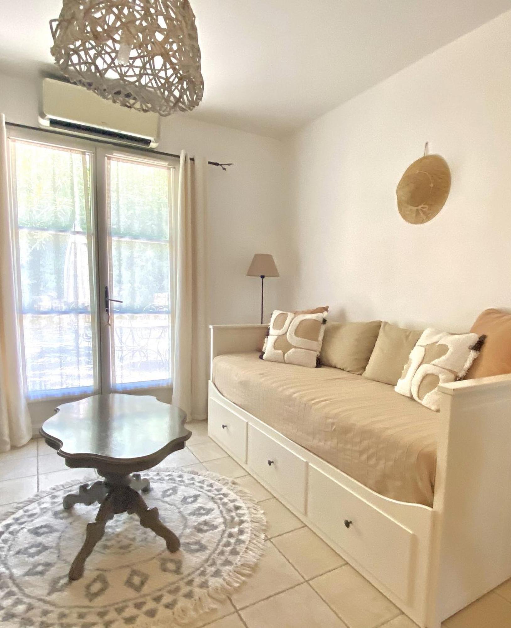 Le Jardin De Lau Villa Обиньон Стая снимка